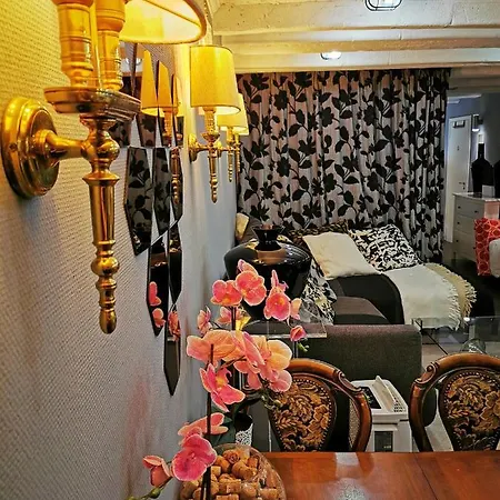 Old Town Basement Apartment